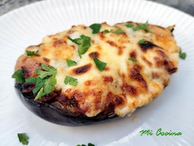BERENJENAS RELLENAS DE ATÚN, BECHAMEL Y QUESO DE CABRA