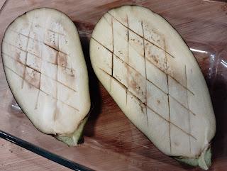BERENJENAS RELLENAS DE ATÚN, BECHAMEL Y QUESO DE CABRA