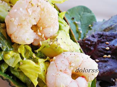 Aguacates rellenos de gambas