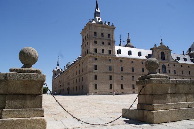 MADRID EL ESCORIAL LA CRUZ VERDE  EN MOTO