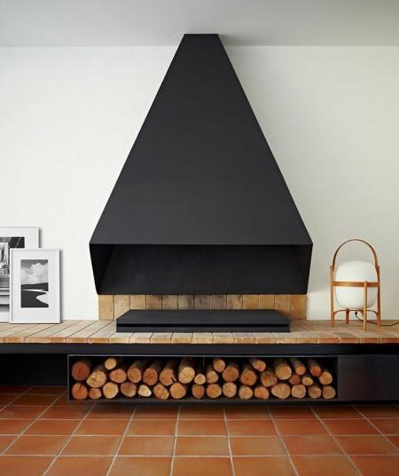sillas eames muebles de diseño minimalismo español estilo minimalista estilo decoración moderno diseño de interiores decoración en blanco y negro decoración de interiores cocina negra chimenea de diseño casas minimalistas 