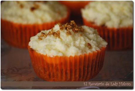Cupcakes de zanahoria especiados con frosting de mascarpone Cupcakes de zanahoria especiados con frosting de mascarpone