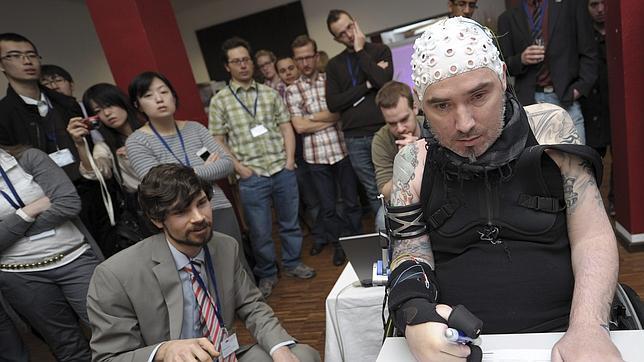 Un cerebro-computadora ayudará a los parapléjicos