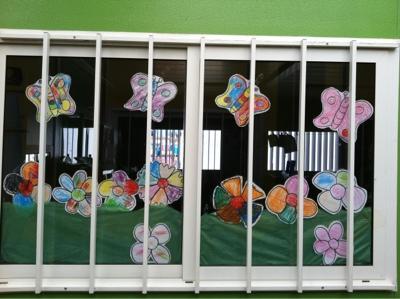 YA HA LLEGADO LA PRIMAVERA A LA CLASE: decorandola con dibujos...