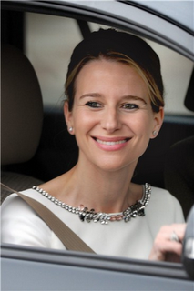 D. Felipe y Dña. Letizia en la boda de Alvaro Fuster y Beatriz Mira. Vídeo