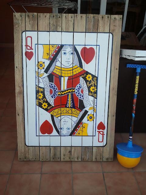 Diy: La reina de corazones de la mesa de palet de lukascl