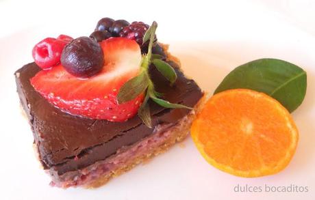 TARTALETA DE CHOCOLATE Y FRUTOS ROJOS