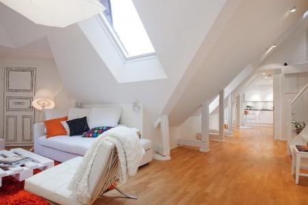 walk in closet vigas vistas sillas kartell silla barcelona blanco pisos con vistas a tejados inspiración estilo nórdico diseño escandinavo diseño de interiores diseño de dúplex decoración muebles de ikea decoración estilo nórdico decoración en blanco decoración de interiores decoración ático dúplex cocina blanca glosy 