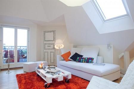 walk in closet vigas vistas sillas kartell silla barcelona blanco pisos con vistas a tejados inspiración estilo nórdico diseño escandinavo diseño de interiores diseño de dúplex decoración muebles de ikea decoración estilo nórdico decoración en blanco decoración de interiores decoración ático dúplex cocina blanca glosy 