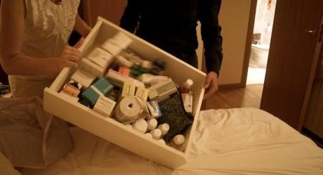 Vaciando el contenido de la farmacia personal