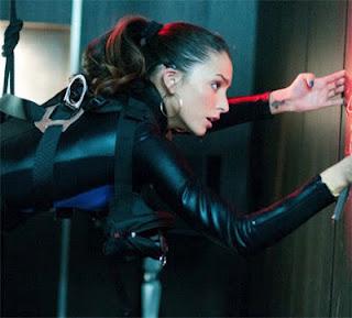 Al borde del abismo, crítica: peli facilona, buen resultado