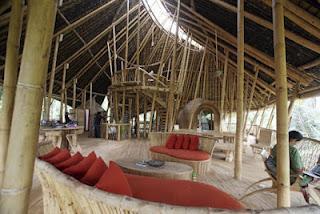 (396)  BALI  REGISTRA  BONANZA  DE   CONSTRUCCIÓN  CON  BAMBÚ