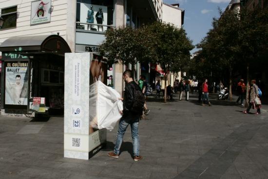 Un paquete de pañuelos gigante para promocionar una película muy romántica