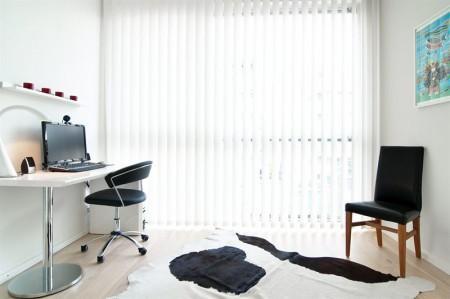 El ascensor hasta casa pisos con ascensor hasta la puerta de casa muebles de diseño mesas fritz hansen lexingon cojines estilo nórdico estilo moderno estilo escandinavo diseño de interiores decoración pisos diáfanos decoración en blanco decoración de interiores diáfanos decoración de interiores calidades de lujo en decoración ascensores privados en edificios