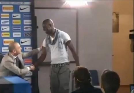 Las Locuras de Balotelli: Saludo de buena suerte