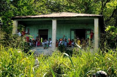 YO QUIERO PASAR UNA NOCHE EN LA CASA