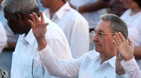 EN CUBA: El Papa solicita a Raúl Castro que declare fiesta nacional el Viernes Santo