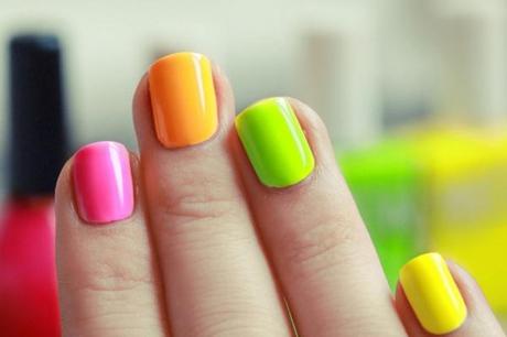 Uñas flúor de varios colores